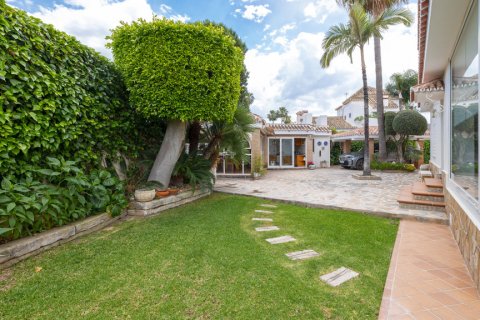 Villa till salu Malaga, Spanien 5 sovrum, 505 kvm. Nr. 122126 - foto 22