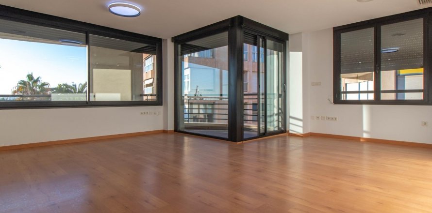 Apartamento Torrevieja, Alicante, España 3 dormitorios, 137 m2 No. 131504