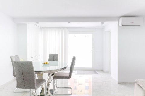 Townhouse for sale Punta Prima, Alicante, Spain 4 bedrooms, 260 sq.m. No. 131809 - photo 12