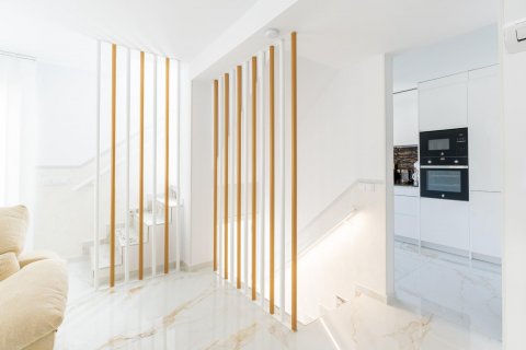 Townhouse for sale Punta Prima, Alicante, Spain 4 bedrooms, 260 sq.m. No. 131809 - photo 7