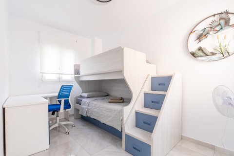 Townhouse for sale Punta Prima, Alicante, Spain 4 bedrooms, 260 sq.m. No. 131809 - photo 28