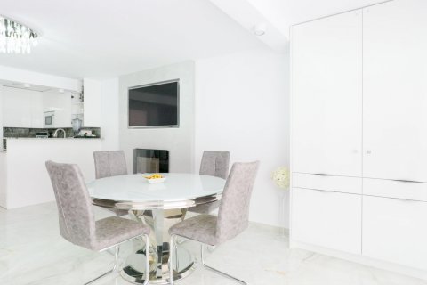 Townhouse for sale Punta Prima, Alicante, Spain 4 bedrooms, 260 sq.m. No. 131809 - photo 9