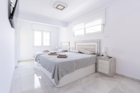 Townhouse for sale Punta Prima, Alicante, Spain 4 bedrooms, 260 sq.m. No. 131809 - photo 19