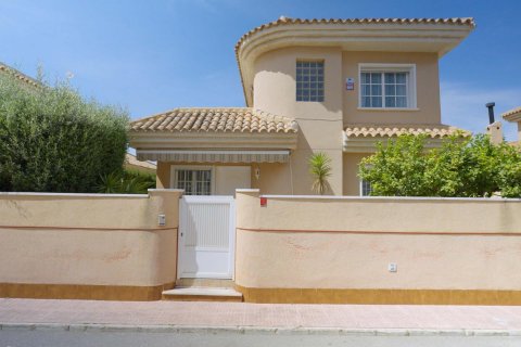 Villa for sale Punta Prima, Alicante, Spain 3 bedrooms, 182 sq.m. No. 131812 - photo 2