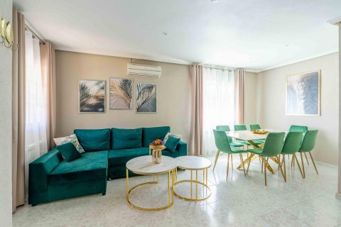 Villa for sale Punta Prima, Alicante, Spain 3 bedrooms, 182 sq.m. No. 131812 - photo 6