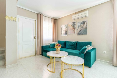 Villa for sale Punta Prima, Alicante, Spain 3 bedrooms, 182 sq.m. No. 131812 - photo 12