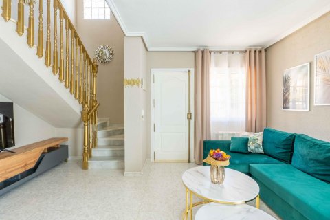 Villa for sale Punta Prima, Alicante, Spain 3 bedrooms, 182 sq.m. No. 131812 - photo 11
