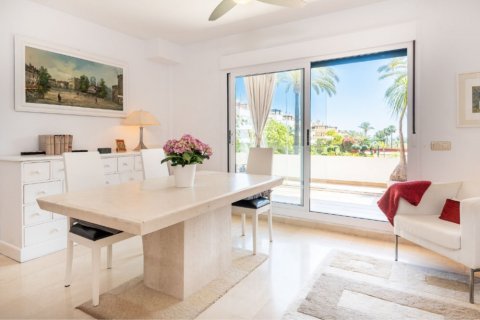 Wohnung zum Verkauf Estepona, Malaga, Spanien 2 Schlafzimmer, 160 m2 Nr. 127422 - Foto 1