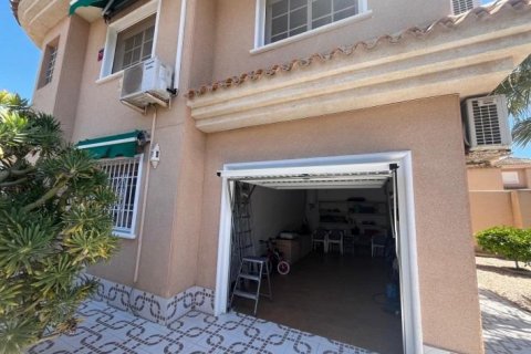 Villa in vendita Punta Prima, Alicante, Spagna 4 camere da letto, 150 mq. N° 131610 - foto 1