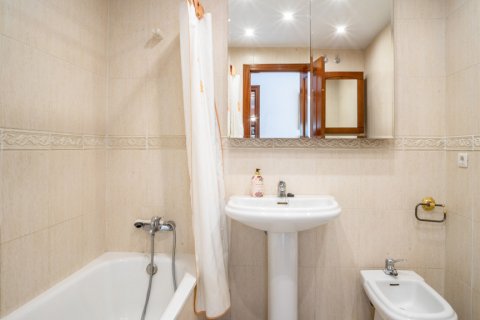 Продажа квартиры в Эстепона, Малага, Испания 3 спальни, 142.4м2 №121635 - фото 27