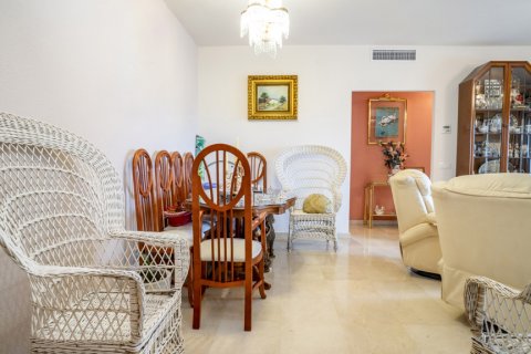 Продажа квартиры в Эстепона, Малага, Испания 3 спальни, 142.4м2 №121635 - фото 15