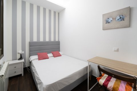 Продажа квартиры в Мадрид, Испания 2 спальни, 61м2 №122214 - фото 8