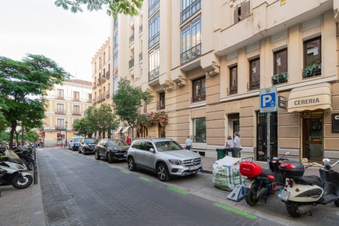 Продажа квартиры в Мадрид, Испания 2 спальни, 61м2 №122214 - фото 29
