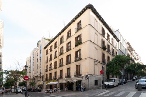 Продажа квартиры в Мадрид, Испания 2 спальни, 61м2 №122214 - фото 30