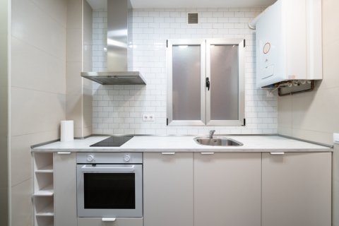 Продажа квартиры в Мадрид, Испания 2 спальни, 61м2 №122214 - фото 12