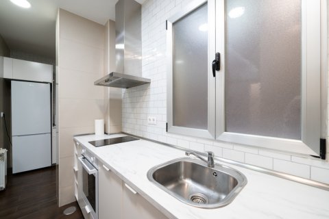 Продажа квартиры в Мадрид, Испания 2 спальни, 61м2 №122214 - фото 13
