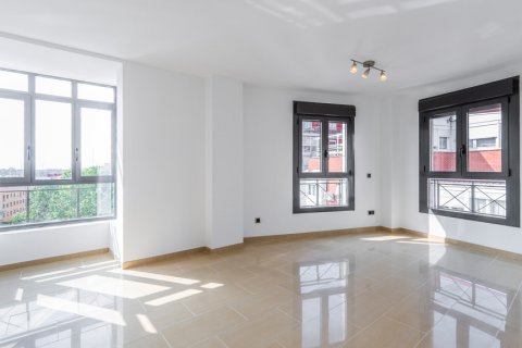 Продажа квартиры в Мадрид, Испания 2 спальни, 105м2 №122215 - фото 1