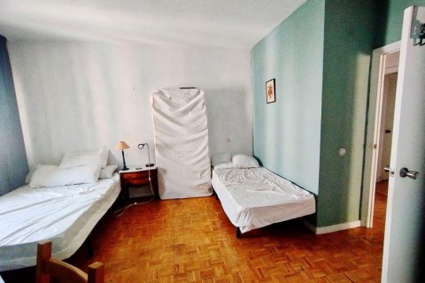Apartment for sale Madrid, Spain 5 bedrooms, 158 sq.m. No. 128988 - photo 18