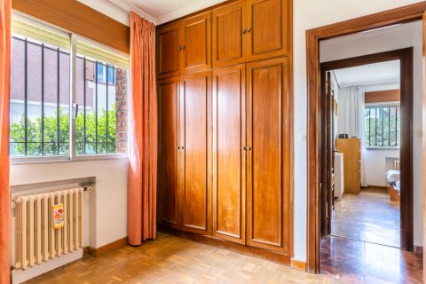 Villa for rent Pozuelo de Alarcon, Madrid, Spain 4 bedrooms, 228 sq.m. No. 129952 - photo 13