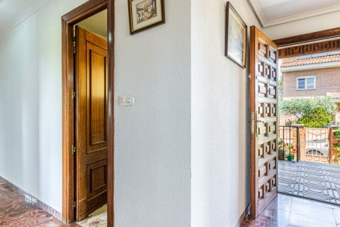 Villa for rent Pozuelo de Alarcon, Madrid, Spain 4 bedrooms, 228 sq.m. No. 129952 - photo 3