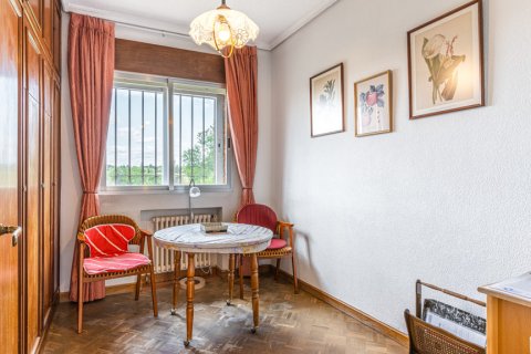 Villa for rent Pozuelo de Alarcon, Madrid, Spain 4 bedrooms, 228 sq.m. No. 129952 - photo 8