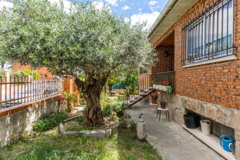 Villa for rent Pozuelo de Alarcon, Madrid, Spain 4 bedrooms, 228 sq.m. No. 129952 - photo 20
