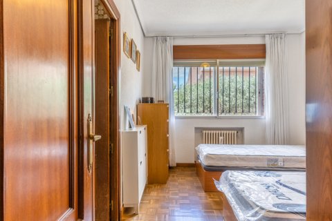 Villa for rent Pozuelo de Alarcon, Madrid, Spain 4 bedrooms, 228 sq.m. No. 129952 - photo 14