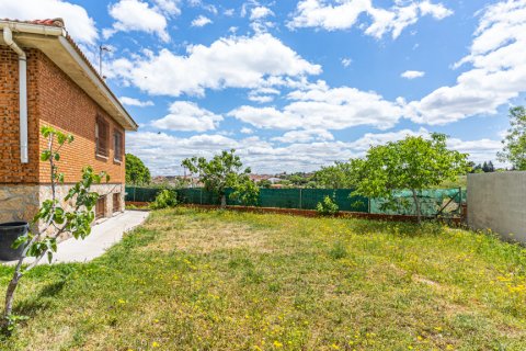 Villa for rent Pozuelo de Alarcon, Madrid, Spain 4 bedrooms, 228 sq.m. No. 129952 - photo 24