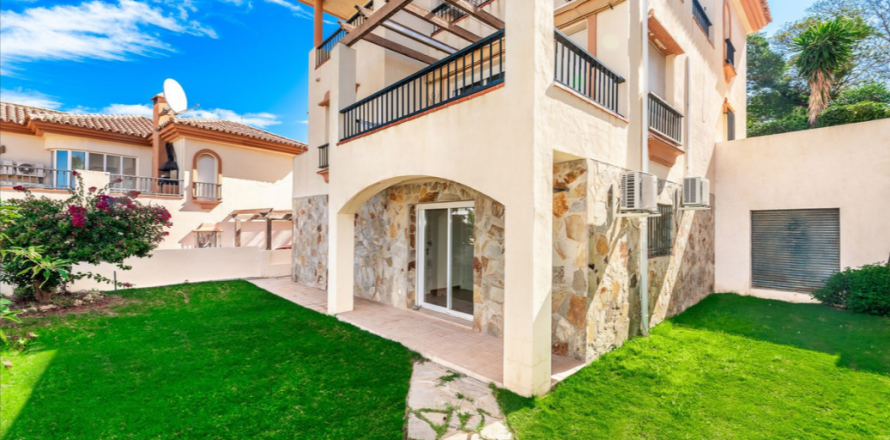Villa Mijas Costa, Malaga, Spain 5 bedrooms, 331 sq.m. No. 127555