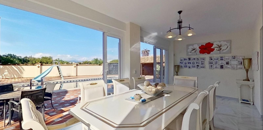Villa Mijas Costa, Malaga, Spain 3 bedrooms, 294 sq.m. No. 127553