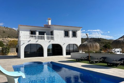 Māja pārdošanā Villajoyosa, Alicante, Spānijā 4 istabas, 241 m2 Nr. 130670 - attēls 1