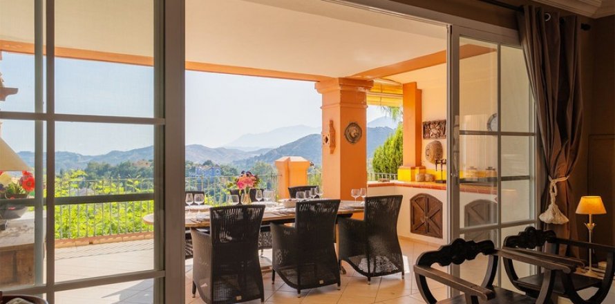 Dzīvoklis La Quinta, Malaga, Spānijā 2 istabas, 146 m2 Nr. 130677