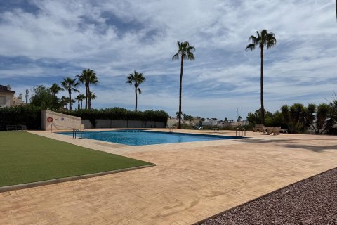 Villa till salu i Villamartin, Alicante, Spanien 3 sovrum, 125 kvm. Nr. 131850 - foto 8