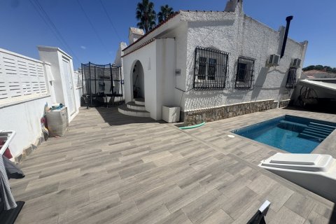 Villa for sale Villamartin, Alicante, Spain 2 bedrooms, 70 sq.m. No. 131853 - photo 1