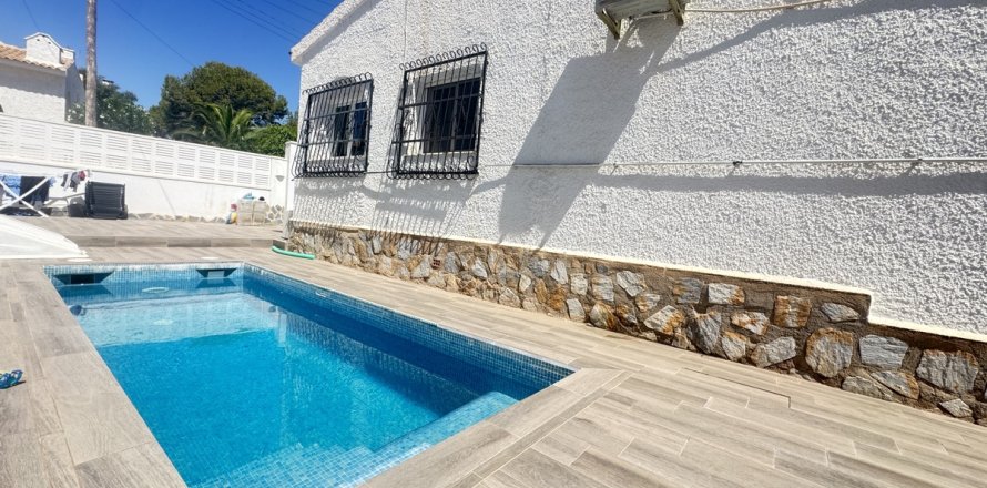 Villa in Villamartin, Alicante, Spanien 2 Schlafzimmer, 70 m2 Nr. 131853