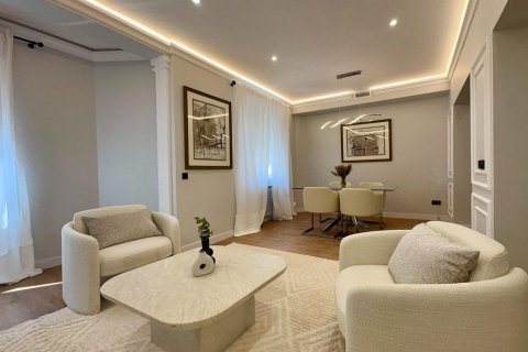 Dzīvoklis pārdošanā Madrid, Spānijā 2 istabas, 111 m2 Nr. 130648 - attēls 2