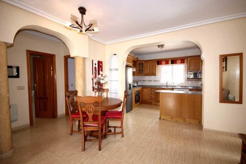 Villa till salu Guardamar del Segura, Alicante, Spanien 3 sovrum, 106 kvm. Nr. 125885 - foto 14