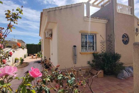 Villa till salu Guardamar del Segura, Alicante, Spanien 3 sovrum, 106 kvm. Nr. 125885 - foto 8
