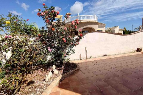 Villa till salu Guardamar del Segura, Alicante, Spanien 3 sovrum, 106 kvm. Nr. 125885 - foto 7