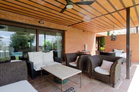 Продажа виллы в Фуэнте-дель-Фресно, Мадрид, Испания 6 спален, 489м2 №121656 - фото 11