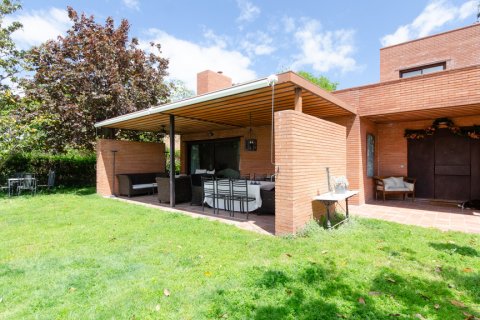 Продажа виллы в Фуэнте-дель-Фресно, Мадрид, Испания 6 спален, 489м2 №121656 - фото 13