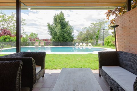 Продажа виллы в Фуэнте-дель-Фресно, Мадрид, Испания 6 спален, 489м2 №121656 - фото 10
