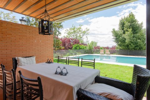 Продажа виллы в Фуэнте-дель-Фресно, Мадрид, Испания 6 спален, 489м2 №121656 - фото 9