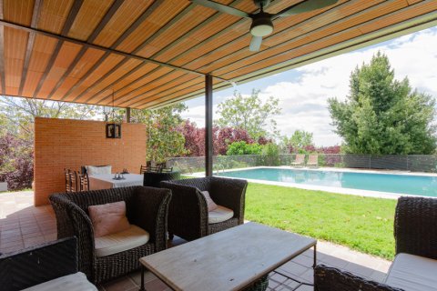 Продажа виллы в Фуэнте-дель-Фресно, Мадрид, Испания 6 спален, 489м2 №121656 - фото 12