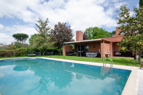 Продажа виллы в Фуэнте-дель-Фресно, Мадрид, Испания 6 спален, 489м2 №121656 - фото 6