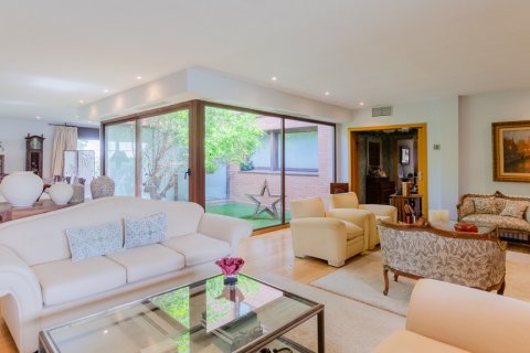Продажа виллы в Фуэнте-дель-Фресно, Мадрид, Испания 6 спален, 489м2 №121656 - фото 18
