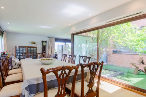 Продажа виллы в Фуэнте-дель-Фресно, Мадрид, Испания 6 спален, 489м2 №121656 - фото 19
