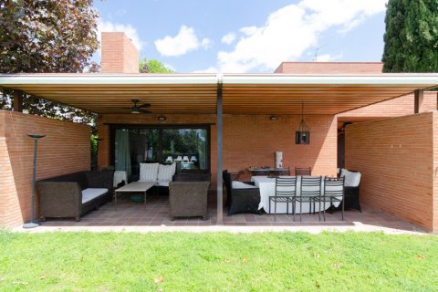 Продажа виллы в Фуэнте-дель-Фресно, Мадрид, Испания 6 спален, 489м2 №121656 - фото 7