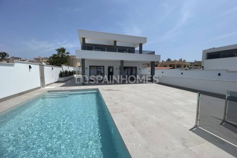 Продажа виллы в Рохалес, Аликанте, Испания 4 спальни, 150м2 №121661 - фото 1