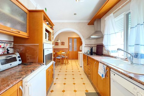 Villa for sale Torrevieja, Alicante, Spain 4 bedrooms, 141 sq.m. No. 128901 - photo 15